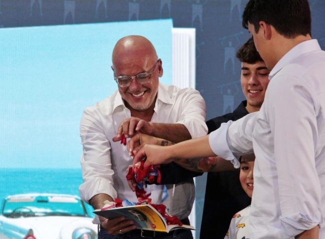 Jorge Rodríguez se adentra a la novela con “El mar que me regalas”