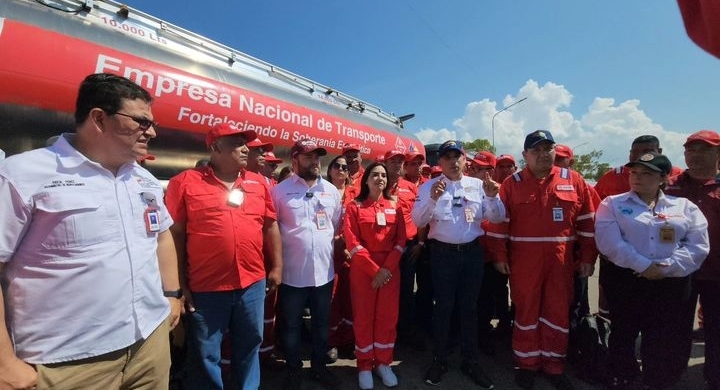 Ministro Tellechea lideró entrega de nuevas cisternas de combustibles en el occidente del país (+ Video)