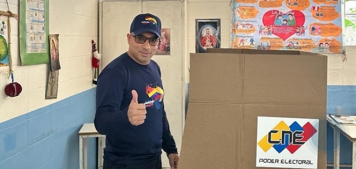 Ministro Rafael Tellechea ejerció su voto en defensa del territorio Esequibo