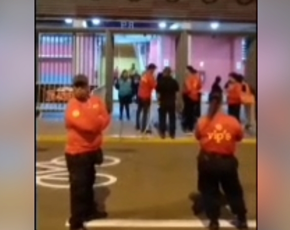 ¡Nueva ola de xenofobia en Lima! Denuncian que la policía Nacional le están quitando las banderas a los venezolanos