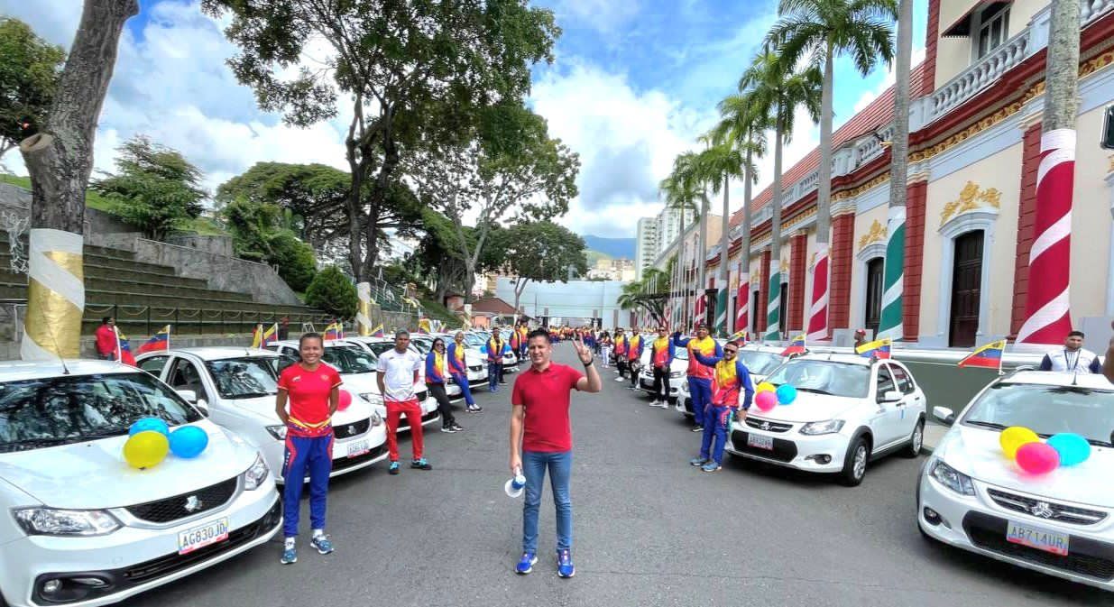 Gobierno nacional premió a los atletas venezolanos de los Panamericanos con un vehículo 0 km (+ Video)