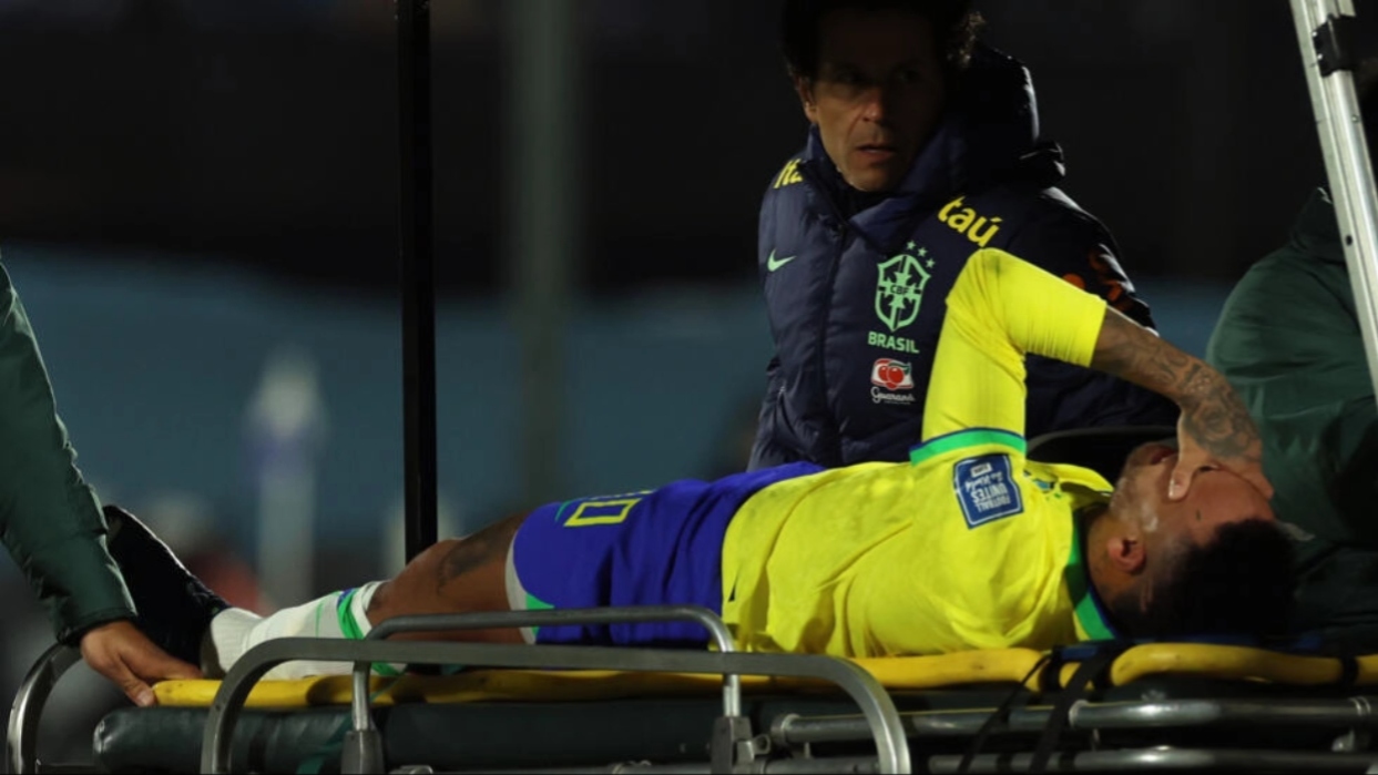 Neymar será operado este jueves en Brasil por ruptura de ligamento cruzado