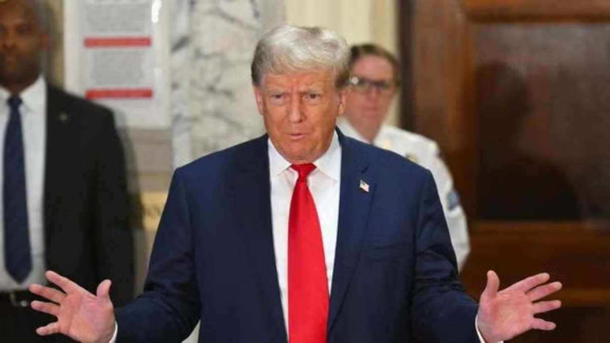 Trump visita la frontera en Texas, que alista la ley para detener a migrantes
