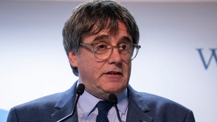 Fiscalía española ve “insuficientes” indicios para enjuiciar a Puigdemont