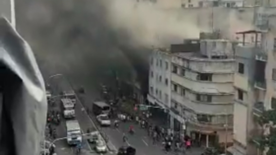 Se incendió edificio residencial en el centro de Caracas (+ Video)