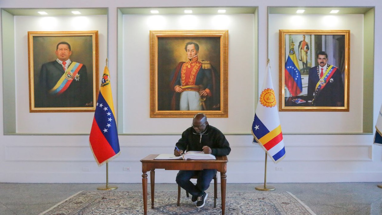 Llega a Venezuela el Secretario del Partido Comunista de Sudáfrica