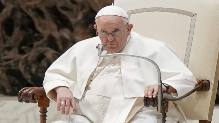 El papa Francisco advierte que «el derecho a la salud» está en «riesgo» en Italia
