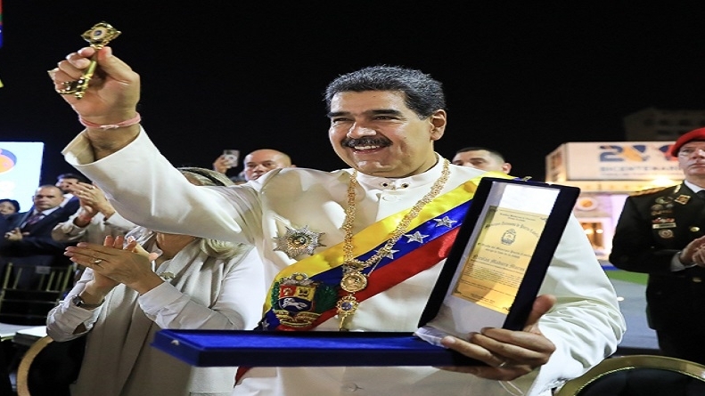 Otorgan llaves de de la ciudad histórica de Puerto Cabello al presidente Nicolás Maduro