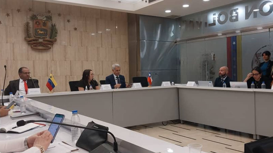 Venezuela y Chile diseñan propuesta para canje de licencias de conducir