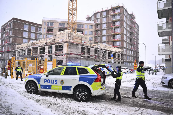 Mueren 5 personas al caer ascensor de construcción en Suecia