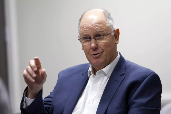 Steve Simon renunciará como director ejecutivo de la WTA, pero seguirá en la presidencia