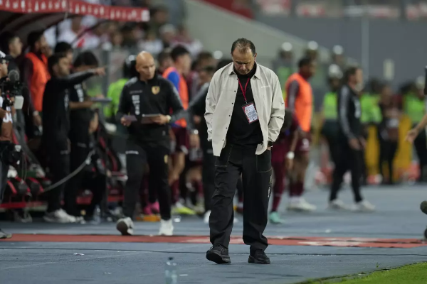 Federación peruana anuncia salida de técnico de la blanquirroja Juan Reynoso