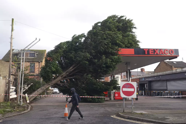 Fuertes vientos por la tormenta Pia afectan el transporte en Gran Bretaña
