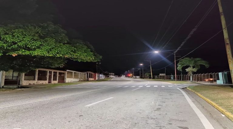 Instalan nuevas luminarias en avenidas de San Felipe en Yaracuy