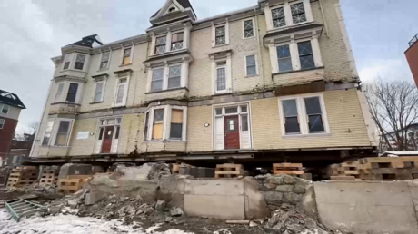 Logran trasladar un edificio histórico canadiense utilizando 700 pastillas de jabón (+ Video)
