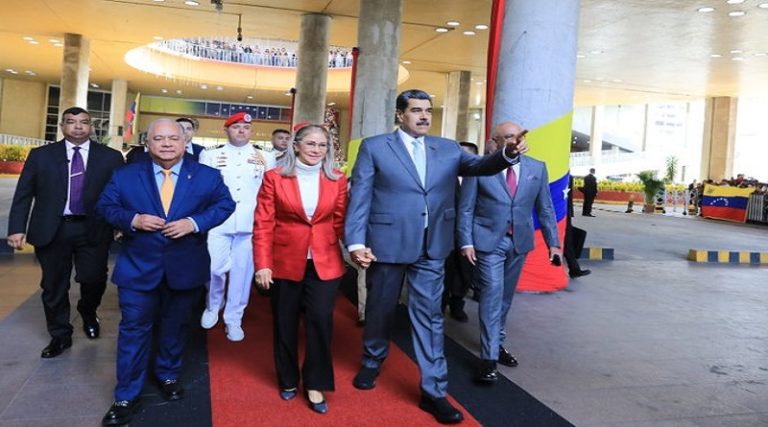 CNE notifica al jefe de Estado voluntad del pueblo en referendo consultivo