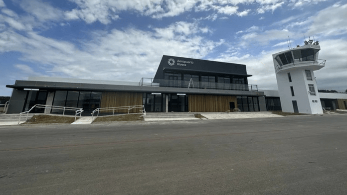 Inaugurado primer aeropuerto binacional en América Latina