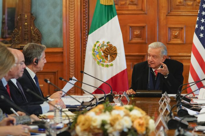 México y EEUU acuerdan evitar cierre de pasos fronterizos