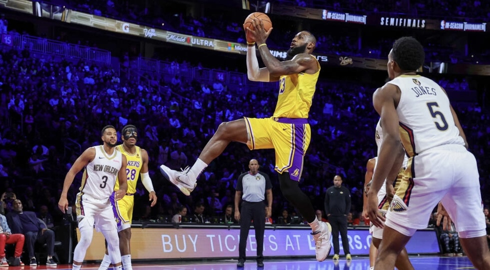 Los Lakers aplastan a los Pelicans en semifinales de Copa con una obra maestra de LeBron