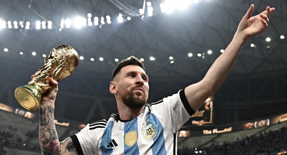 Seis camisetas usadas por Messi en Catar-2022 se subastan por $7,8 millones