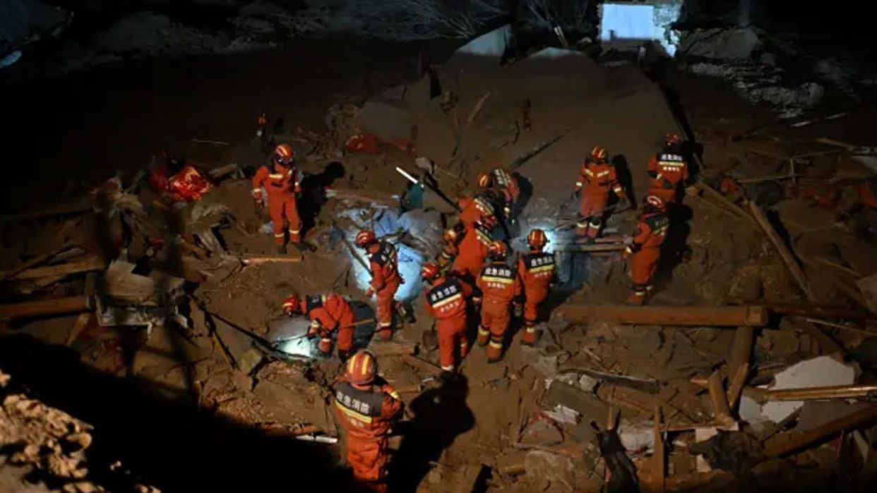 Continúan las tareas de rescate en noroeste de China tras terremoto que causó 127 muertos