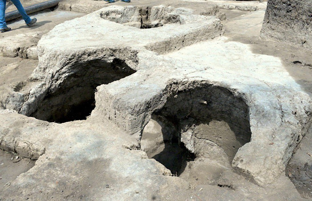 Hallaron 10 fosas funerarias prehispánicas en bosque de México