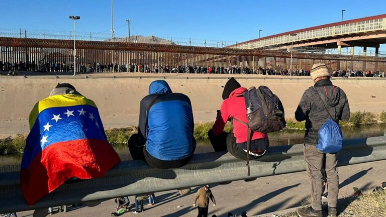 México retoma vuelos de deportación de migrantes venezolanos