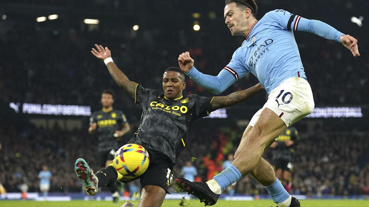 Manchester City gana y acecha al líder de la Liga Premier