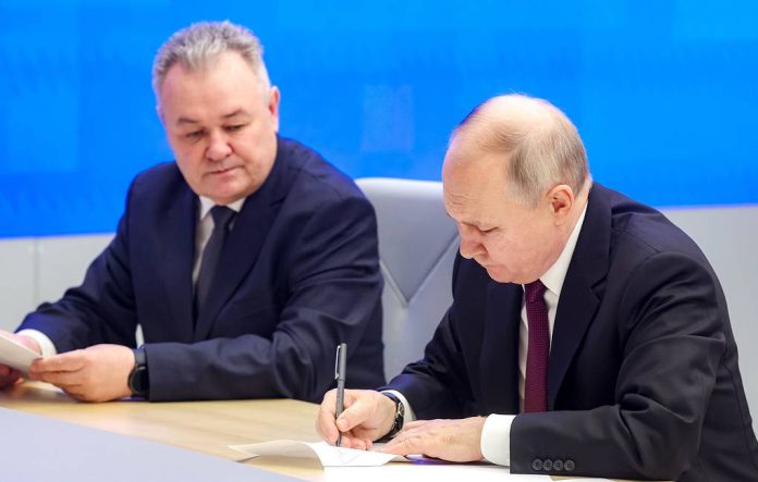 Putin se presenta ante Comisión Electoral para postularse a jefe de Estado