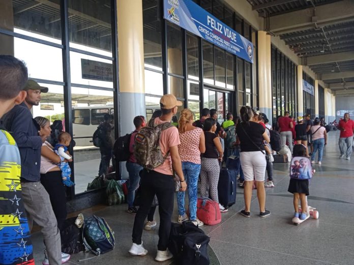 Más de 280 personas diarias se movilizan por terminales de La Guaira