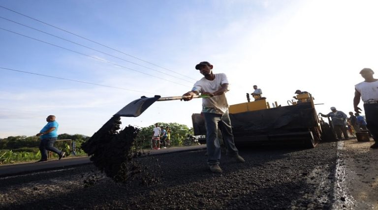 Colocan más de 200 toneladas de asfalto en la Panamericana