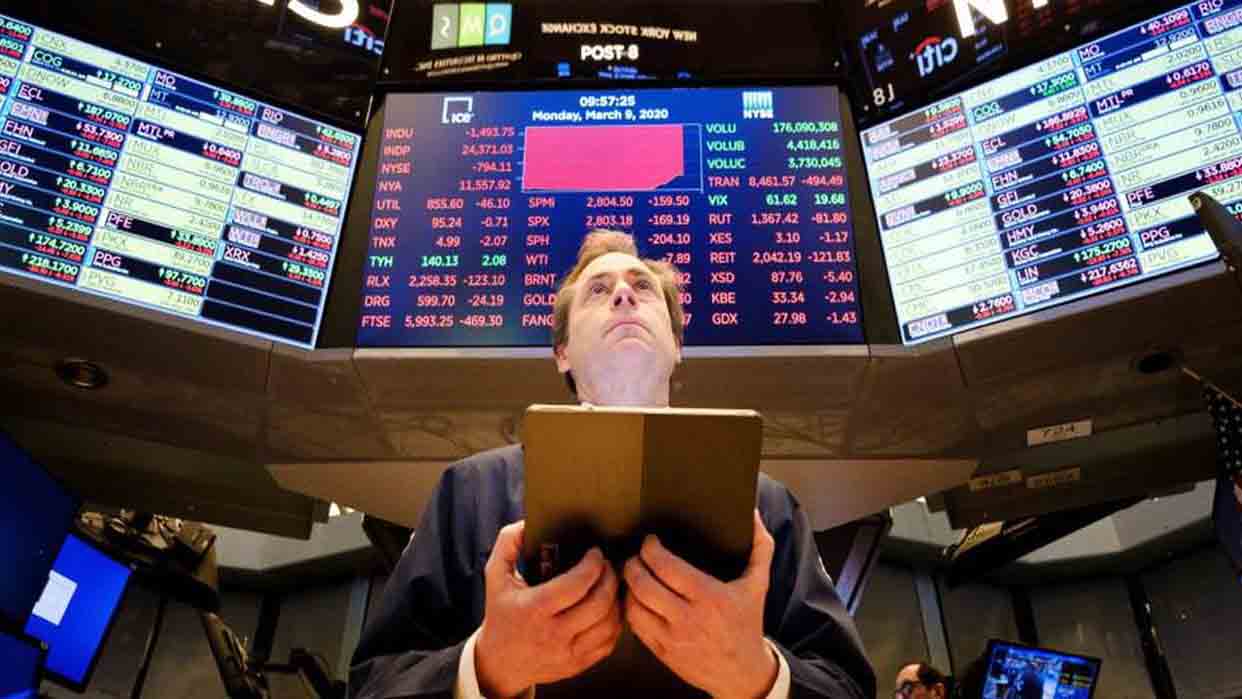 Caen las empresas argentinas en Wall Street un día después de la jura de Milei