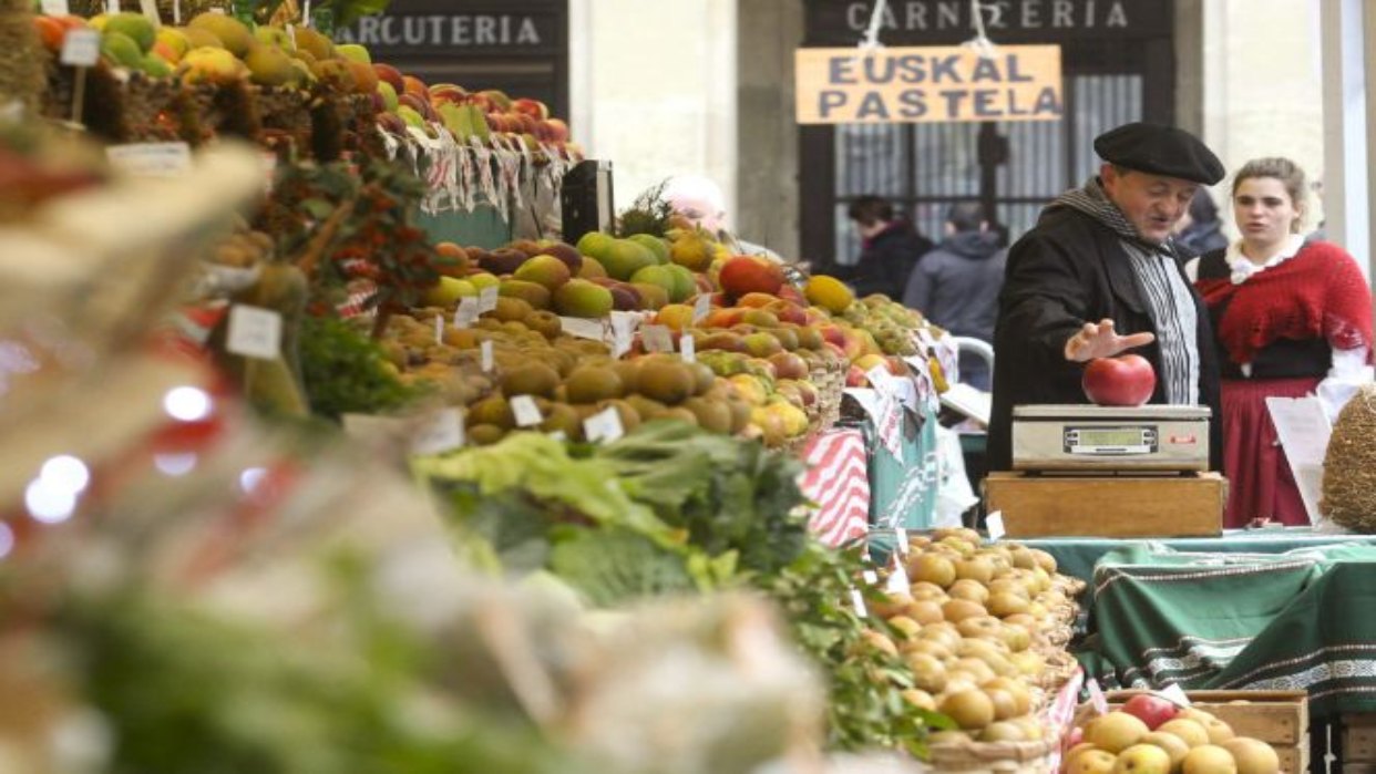 Comerciantes en España obligados a dejar sus locales por fondos buitre