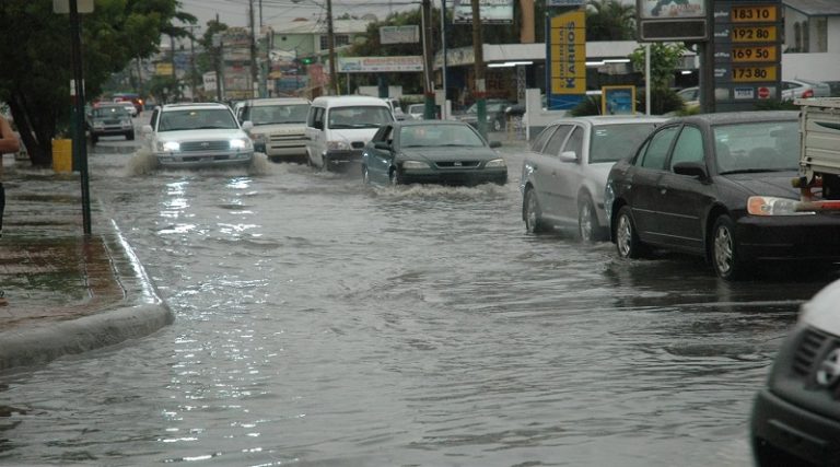 Decretan 25 provincias en alerta por fuertes lluvias en República Dominicana