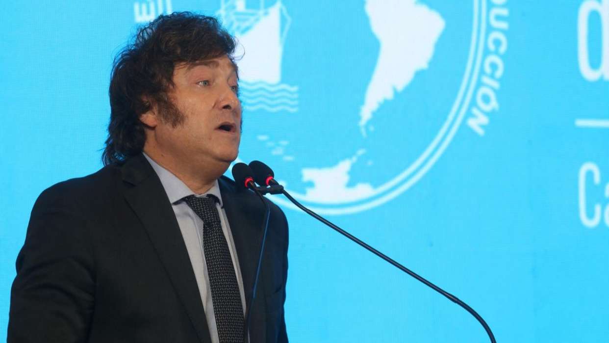 Javier Milei reunió a su gabinete e incluyó al próximo presidente del Banco Central
