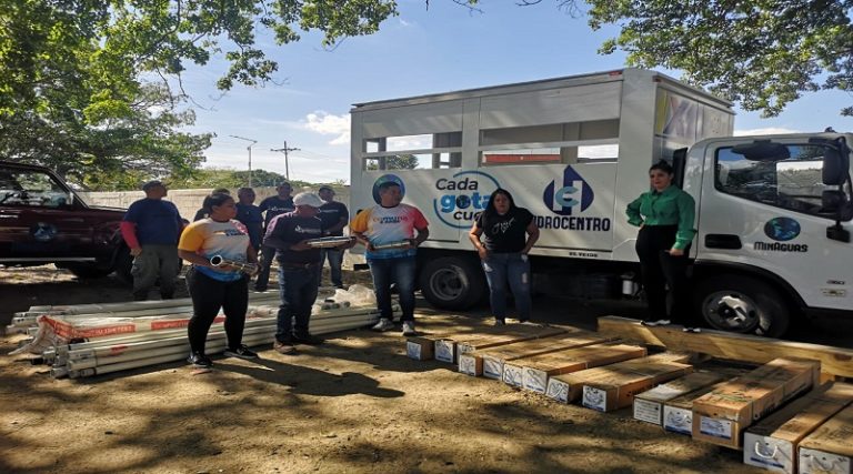 Hidrocentro entrega equipos para rehabilitación de pozos de agua