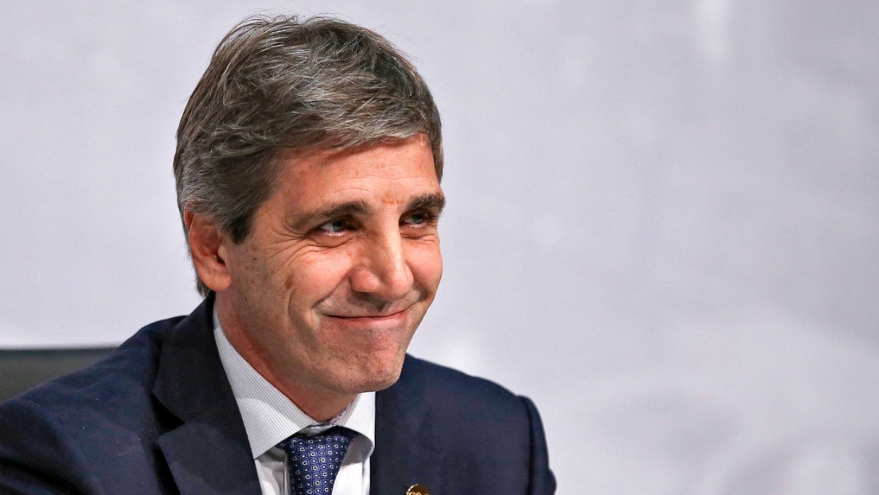 Ministro de Economía argentino ratifica que habrá privatización de empresas estatales «en corto plazo»