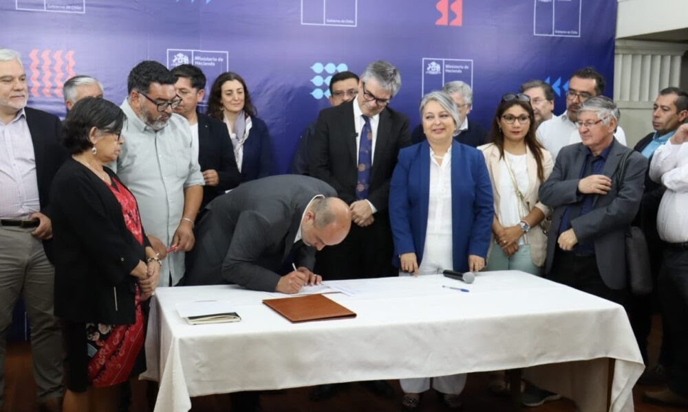 Chile: organizaciones sindicales del sector público logran aumento salarial e incentivos