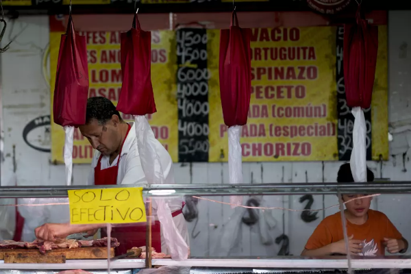 Tras continua inflación, el Banco Central de Argentina emitirá billetes de 10.000 y 20.000 pesos