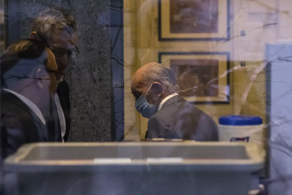 El multimillonario británico Joe Lewis se declara culpable en NY de uso de información privilegiada