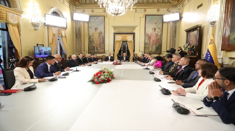 Presidente Nicolás Maduro recibe notificación de inicio de sesiones del Poder Legislativo