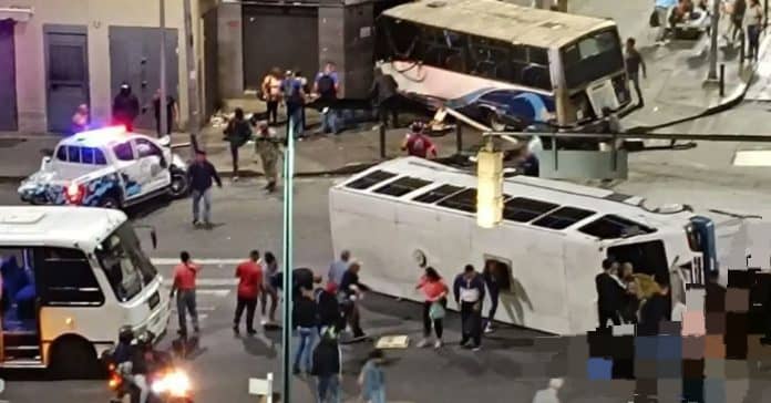 Un muerto y ocho heridos dejó choque múltiple en la avenida Baralt