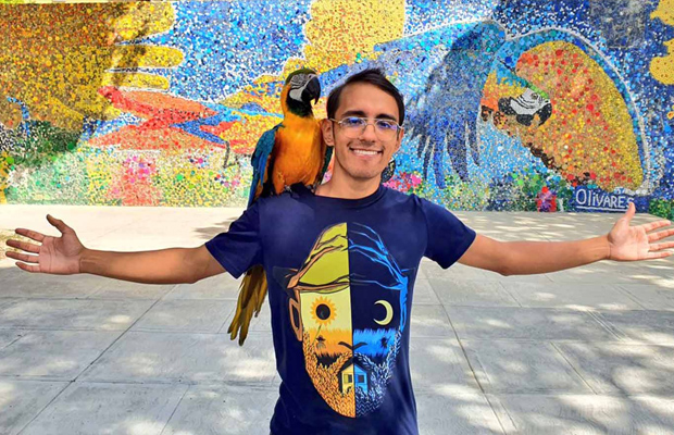 El venezolano Óscar Olivares realizará mural de tapas recicladas en Panamá