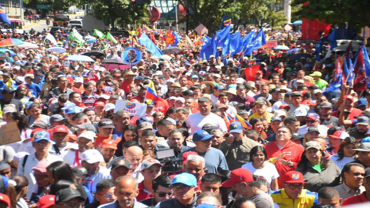 Caraqueños se movilizan para respaldar al presidente Maduro