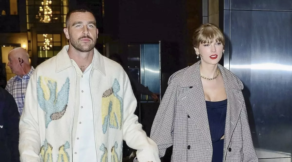Taylor Swift y Travis Kelce celebran la llegada del 2024 con un tierno beso (+ Video)