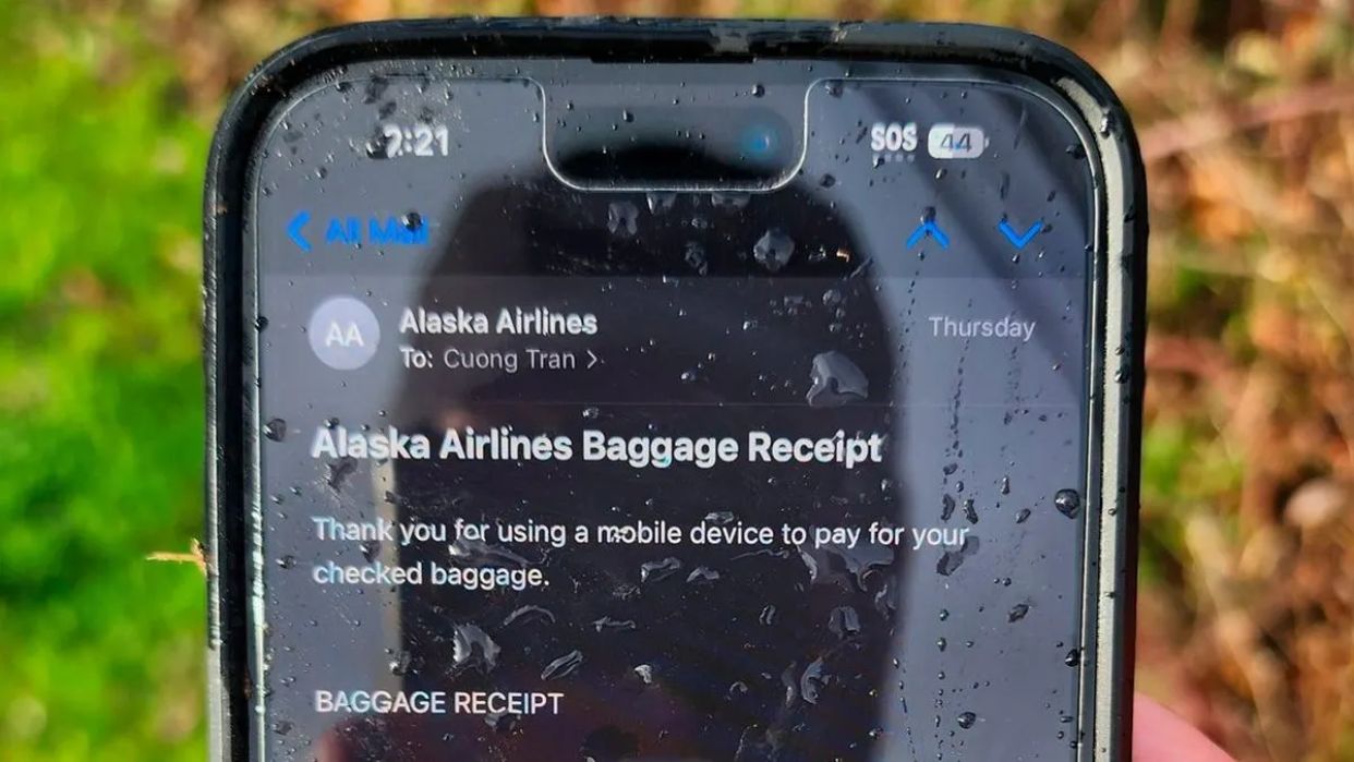 iPhone sobrevive caída de 16 mil pies del vuelo de Alaska Airlines