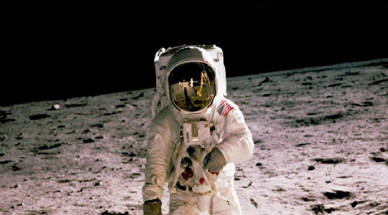 NASA retrasa la llegada de humanos a la Luna para 2026