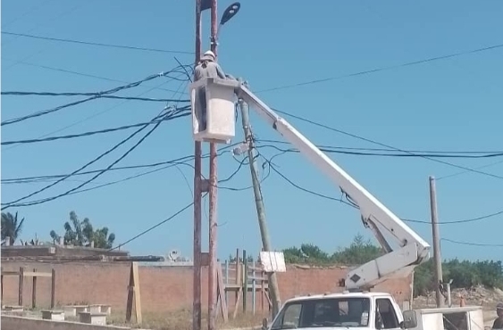 Vecinos agradecen llegada del Plan «Maneiro es luz» al sector Polanco en Nueva Esparta