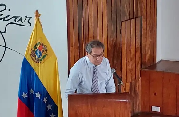 Dictan conferencia sobre Medicina Tradicional China en Caracas