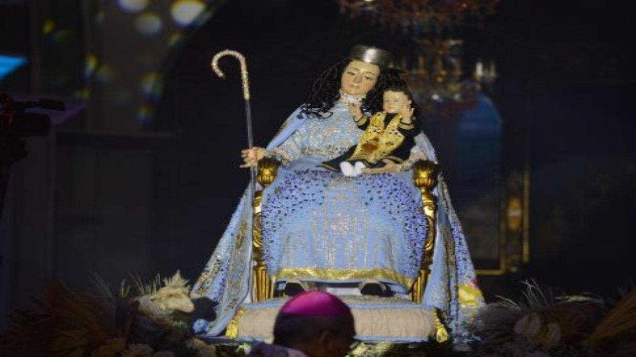 ¡Solemne bajada! Divina Pastora abraza a su pueblo